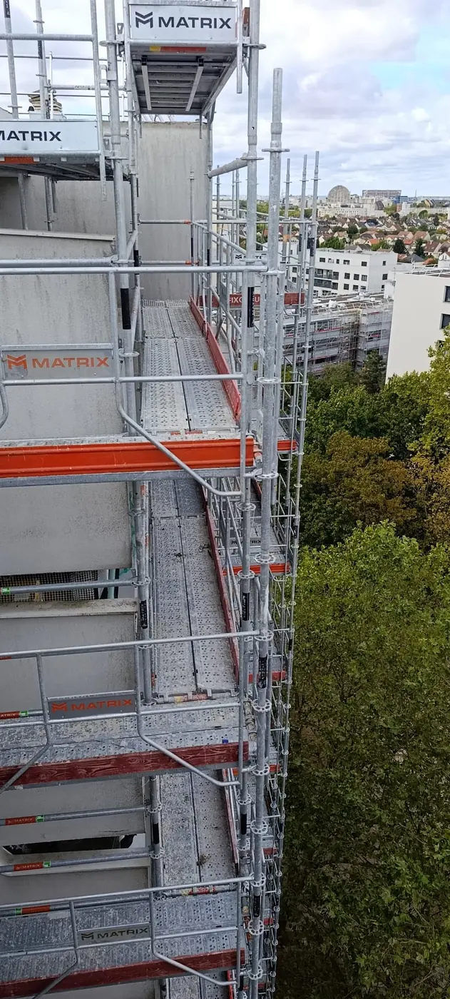 Échafaudage de ravalement Matrix Service réceptionné à Noisy-le-Grand (93)