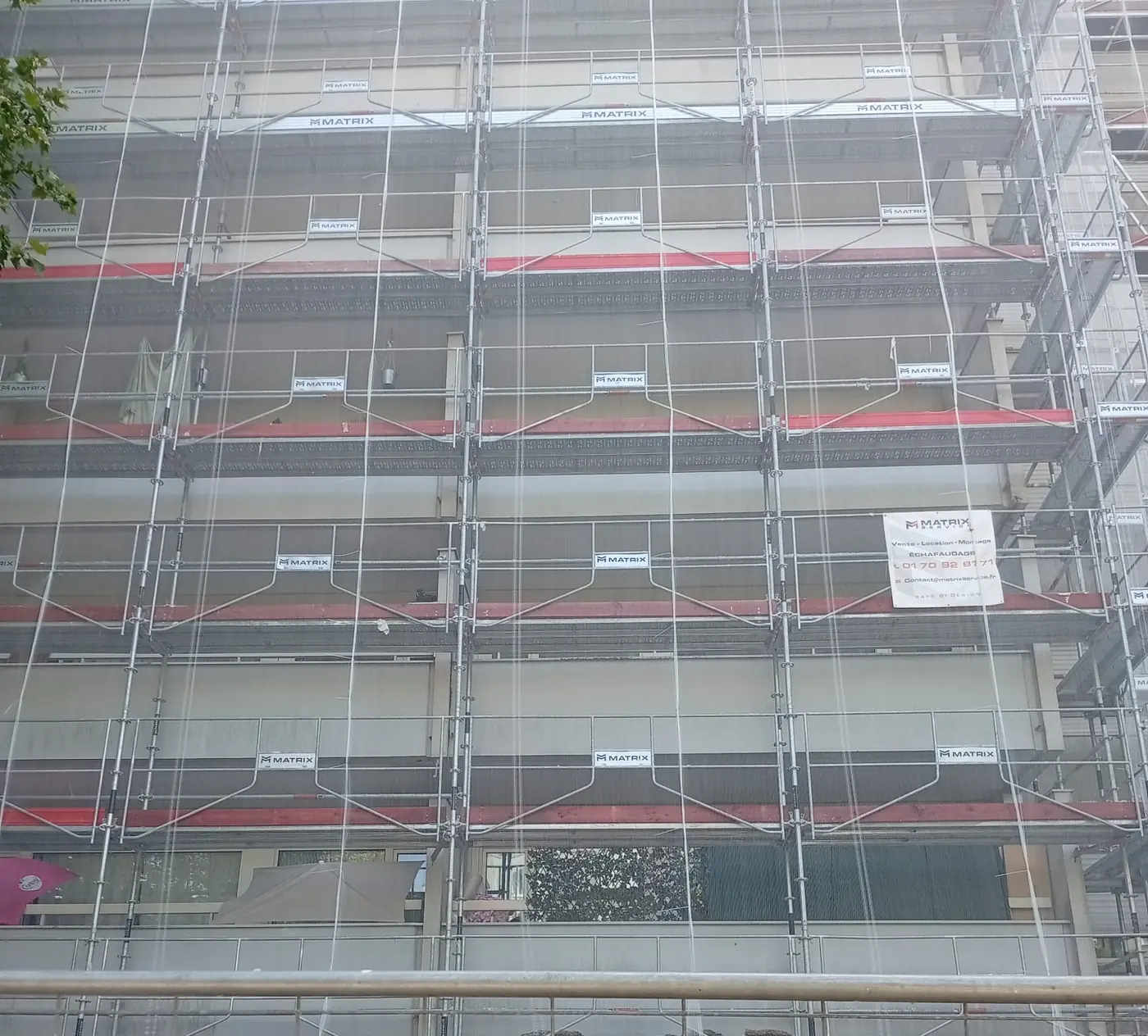 Échafaudage Matrix Service signé sur chaque niveau, chantier à Vert-le-Petit (91)